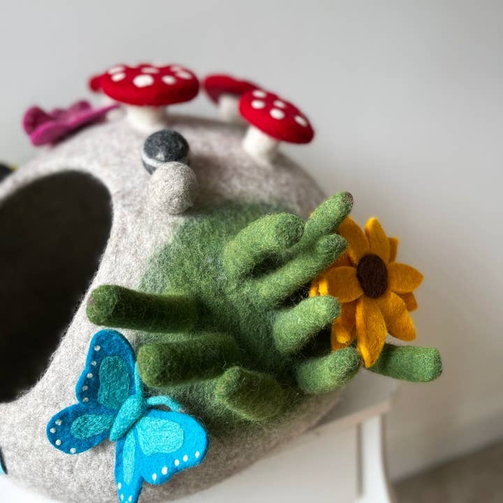 Garden Pet Cave
